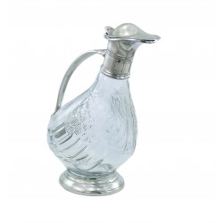 Duck in Zinn und Glasflasche